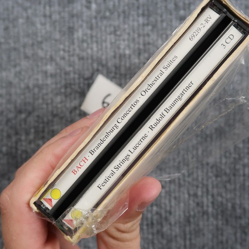 Vintage Johann Sebastian Bach 3 CD Set Brandenburg Concertos Orchestral Suites 1 - Picture 4 of 5