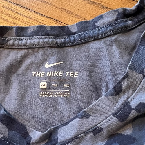 The NIKE Tee Mens 2XL Blue Camouflage 100% Cotton Crew Neck Pullover Tee - Afbeelding 2 van 3
