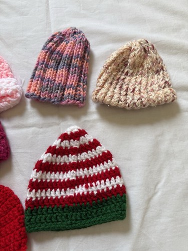Sombrero de muñeca bebé prematuro recién nacido tejido hecho a mano varios tamaños artesanal - Imagen 4 de 4