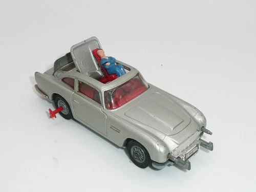 Corgi 270 James Bond Aston Martin DB5  w/baddie * original vintage *