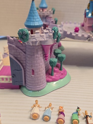 Polly Pocket Disney Cenicienta Castillo Encantado Se Ilumina con Entrenador 7 Figuras - Imagen 16 de 24