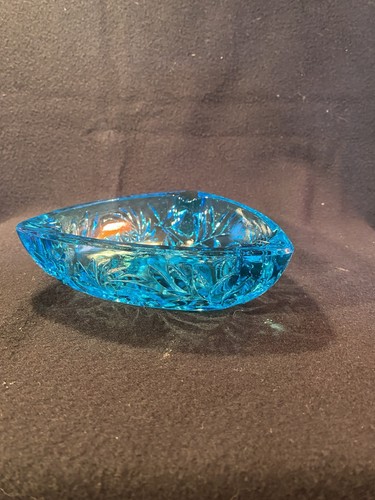 Cenicero triángulo de vidrio con patrón Starburst azul aguamarina Hazel Atlas MCM de colección - Imagen 2 de 5