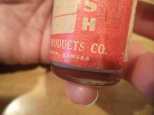 Vintage glass bottle STICKS LIKE A LEECH PORCELAIN FINISH - Picture 4 of 15