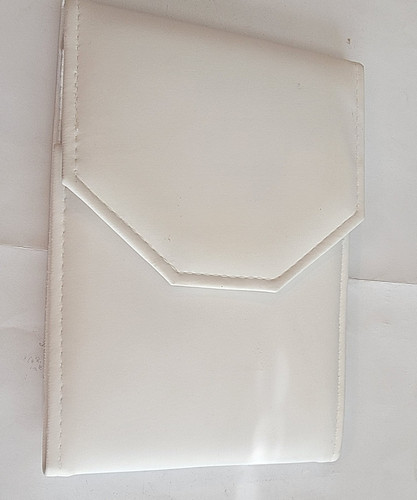 White Leatherette Necklace Pearl Folder Jewelry Storage White Satin Interior 8x6 - Picture 1 of 8