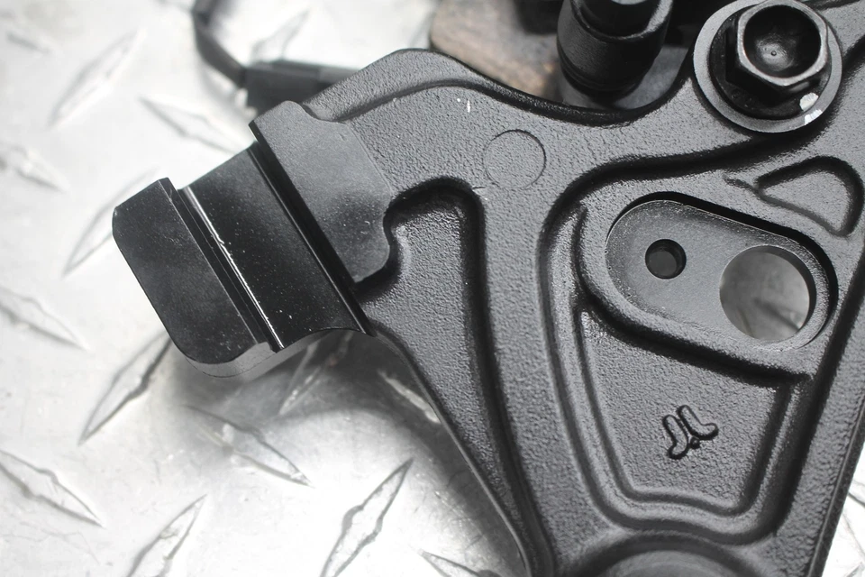 Pinza de freno trasera Indian Scout Sixty 2017 con soporte de montaje y sensor de velocidad Foto 3 de 4