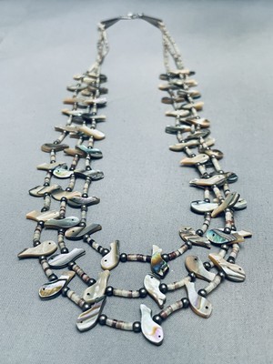 ONE OF THE MOST DETAILED VINTAGE SANTO DOMINGO BIRD SHELL NECKLACE