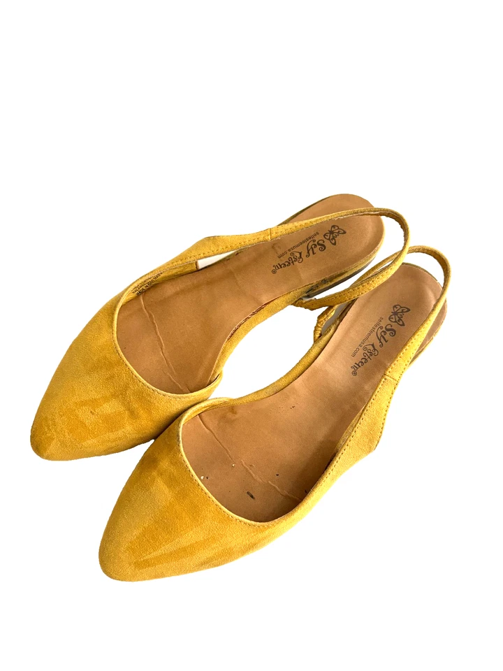 Zapatos planos sin cordones con puntera puntiaguda color amarillo dorado talla 6 Foto 2 de 4