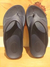 OOFOS OORIGINAL FLIP-FLOP SANDALS UNISEX WOMENS SZ 6 NAVY OOFOAM TECH ORTHOPEDC