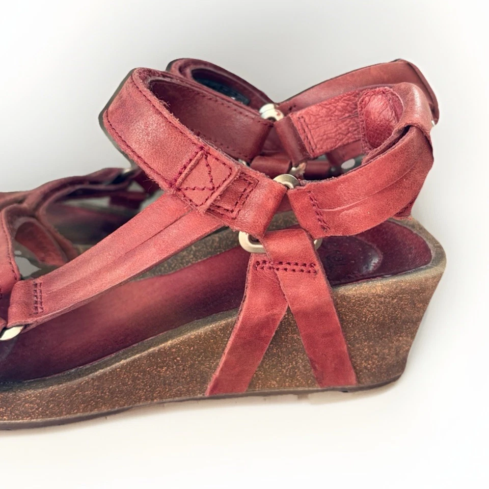 Teva Ysidro Sandals Womens 8 Red Leather Ankle Strap Wedge Shoes - Image 2 of 4