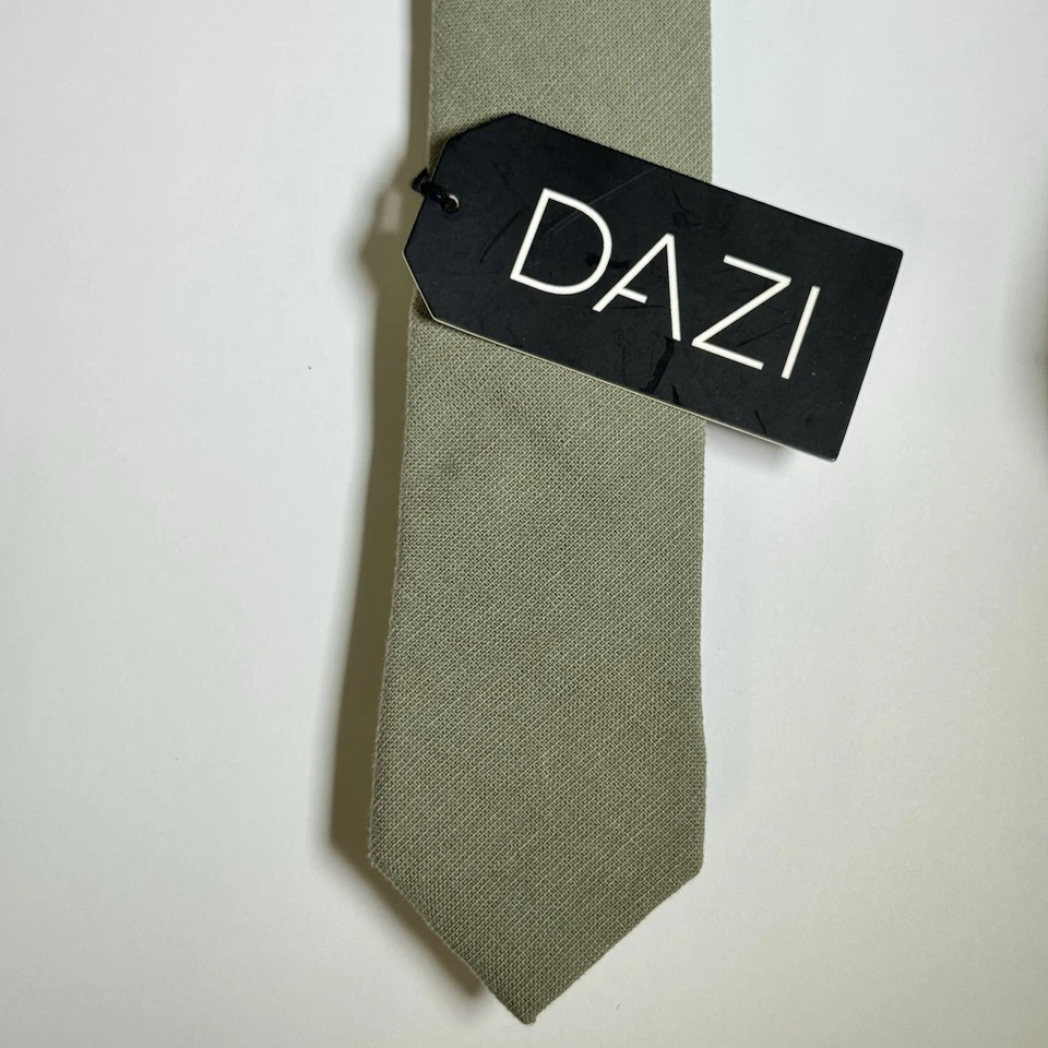 Corbata ajustada DAZI para hombre - Tela texturizada lisa verde salvia con forro floral - Nueva con etiquetas Foto 2 de 3