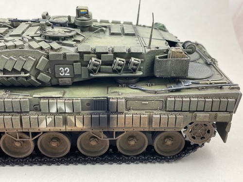 Built 1/35 Scale Tank Leopard 2A6 with dynamic protection Ukrainian Army Revell - Picture 9 of 22