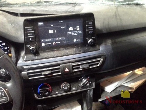 Kia Seltos 2021 tapa de consola central solo negra - Imagen 7 de 12