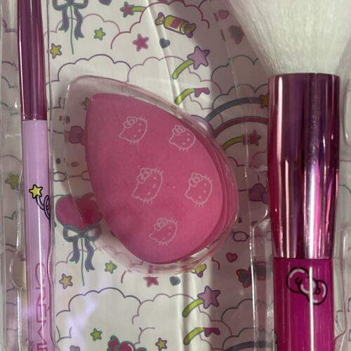 The Creme Shop Sanrio Hello Kitty Cutie Cutie Cepillo de Maquillaje Esponja Rosa Set - Imagen 5 de 11