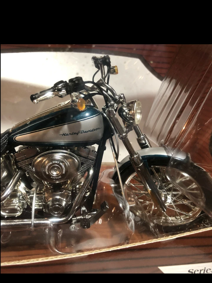 2004 Harley Softail Deuce 1:10 Ertl American Muscle 33154 Teal Blue - Image 2 of 3