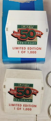 ERTL 50 Aniversario 1945-1995 - Clips Llaveros Enfriadores de Latas Abridor (Lote de 8) - Imagen 4 de 10