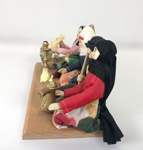 5 muñecas hechas a mano con diorama de arte popular de arcilla del Líbano base de madera - Imagen 5 de 7