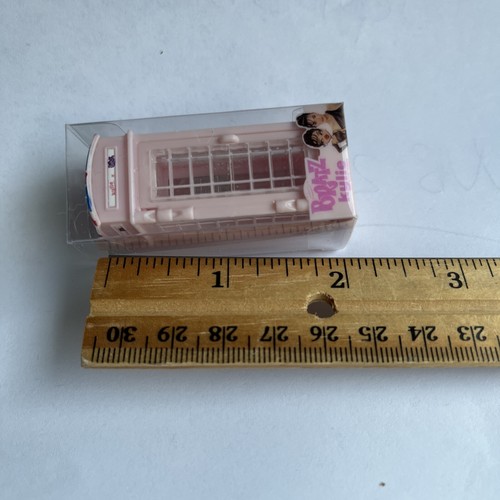 Bratz X Kylie Jenner Mini Series 2 Phone booth Telephone Call Box New - Picture 10 of 10
