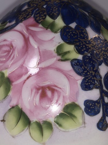 Antique Japanese Porcelain Moriage Double Handled Vase with Pink Reses - Picture 7 of 8