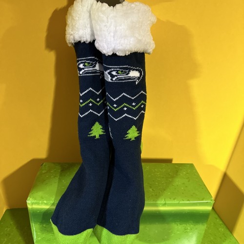Seattle Seahawks FOCO FOOTY SLIPPER SOCKS NON SKID MEN'S 5-9 WOMEN'S 6-10 NWT - Picture 3 of 5