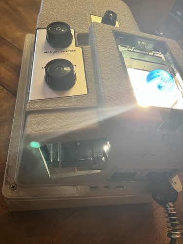 Vintage, Revere Camera Automatic Slide Projector, 2x2 Bantam P-888,W/Power Cord - Picture 2 of 18