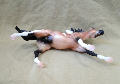 Breyer Classic: American Quarter Horse Stallion - Buckskin Paint #940 - Picture 5 of 8
