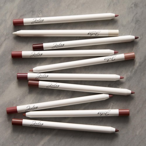 With a Trace Retractable Creamy Long-Lasting Lip Liner Clear As Day - Picture 8 of 9