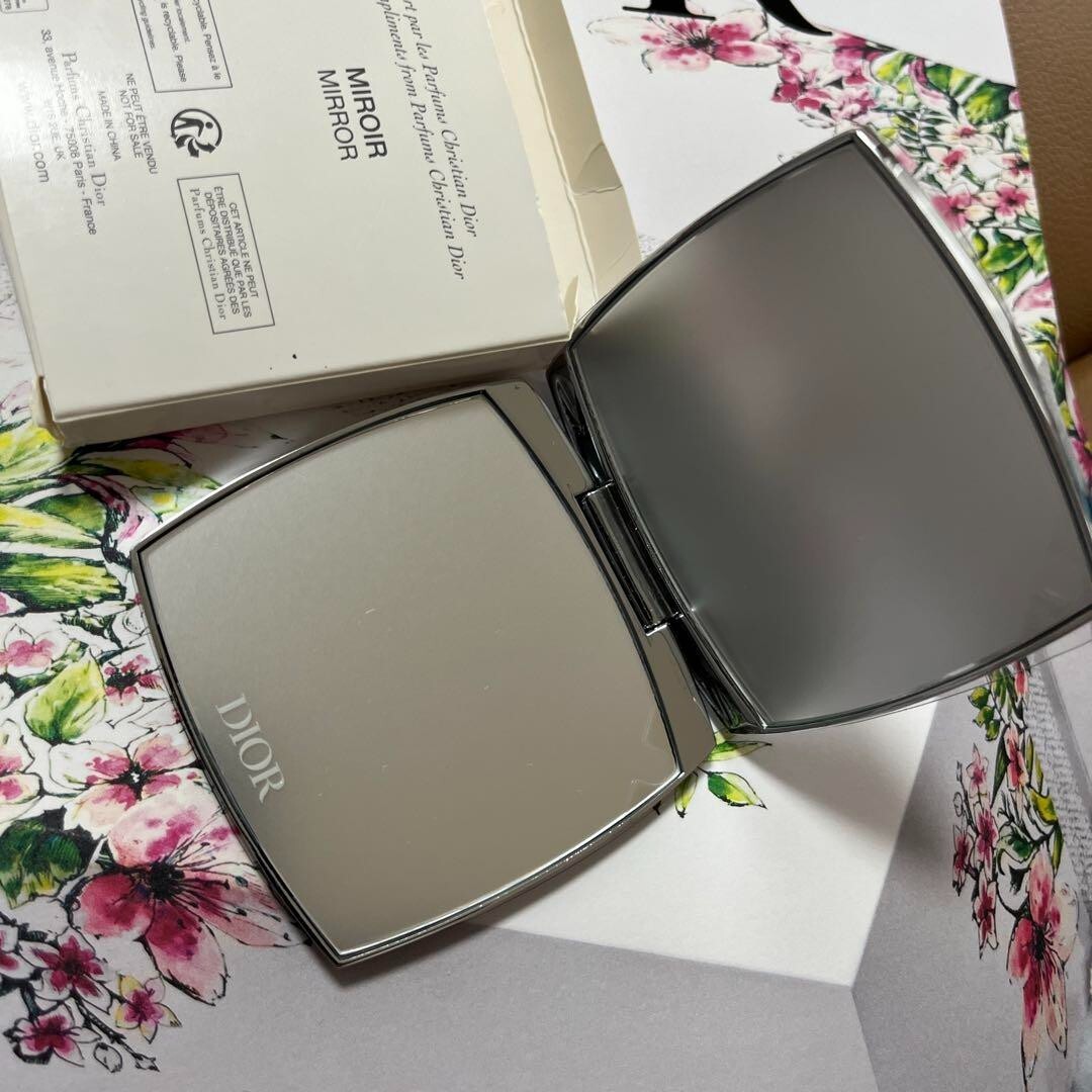 DIOR MIROIR MIRROR ミラー 鏡 Dior novelty mirror silver 2024 double mirror 2.7in compact
