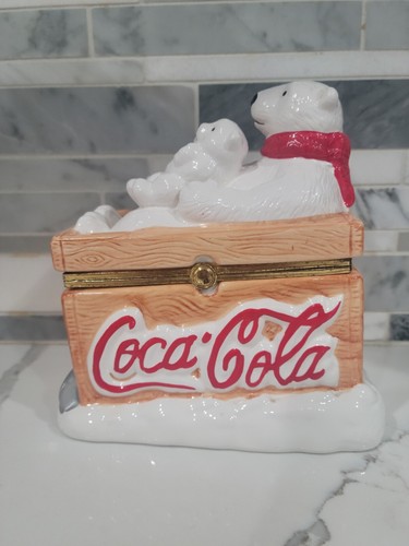 Coca Cola Trinket Box, Polar Bear & Cubs In Sled . Vintage 2002 By Houston Hvst - Picture 5 of 6