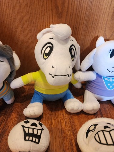 Undertale Toriel Plush 10" Officially Licensed Plushie Plush Fangamer Lot Of 5 - Picture 2 of 7