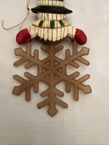 Schneemann hält Schneeflocke Weihnachtsschmuck Faux geschnitzt Harz Kunststoff 3x5,25" - Bild 9 von 21