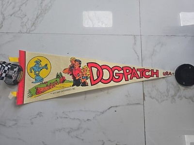 Dogpatch USA Vintage 1972 Lil Abner and Daisy Mae Sign 25'' Pennant Souvenir