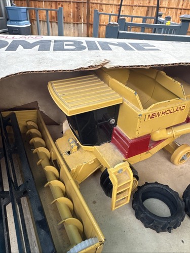 1/32 NEW HOLLAND COMBINE w/BOTH HEADS NIB - Picture 5 of 8