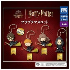 Harry Potter Riding On Broom Mascot Takara Tomy 2-Inch Key Chain Mini-Figure
