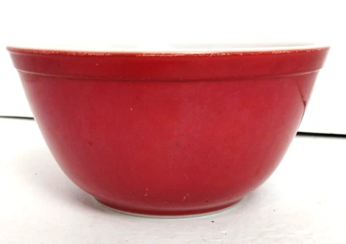 PYREX  1  1/2 QT.   #402 PRIMARY Red Mixing Bowl 7" x 3 3/4"