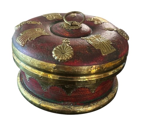 Wooden Round Trinket Ring Gift Box Red Repoussé Brass Charms Trim Silk Lined - Picture 5 of 10