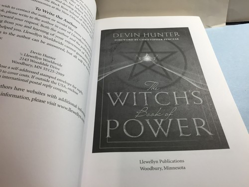 The witch's book of Power by Devin Hunter (Llewellyn Publications) - Picture 10 of 13