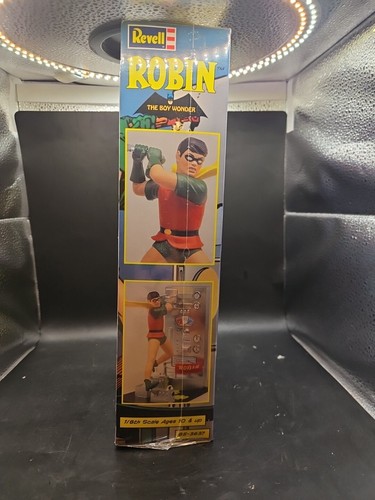 Vintage Revell Factory Sealed Robin The Boy Wonder Model Kit Sealed 1/8th Scale - Picture 2 of 4