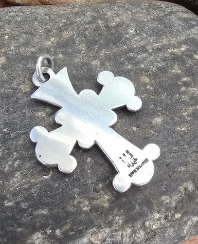 Retired James Avery Unique Cross Pendant 8.44 Grams Early Work - Picture 3 of 4