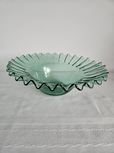 Kunstglas mundgeblasen gekräuselt Schüssel 8 3/4" T x 3" H grün - Bild 1 von 7