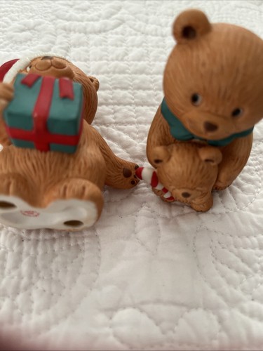 VTG 1990 AVON HOLIDAY HUGS BEARS Porcelain 2 Figure Set - Picture 4 of 5