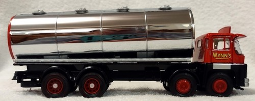 Corgi Classics Guy Warrior Tanker Wynns Heavy Haulage, Newport 1:50 scale - Picture 7 of 18