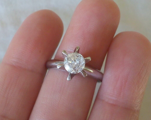 Elegant Solid Platinum 0.57ct Round Solitaire Diamond Ring - 5.94 gms, Sz 6.5 - Picture 10 of 14