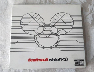 deadmau5「while(1<2)」2枚組CD サイン入り DEADMAU5 - while (1<2) - Amazon.com Music