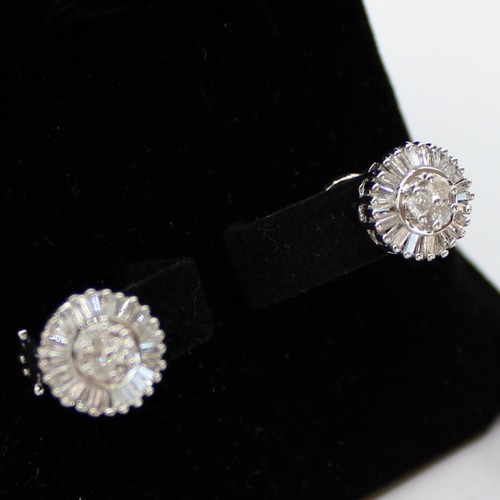 Pendientes con racimo de diamantes blancos REALES NATURALES 14K 1,25 QUILATES baguette redondo Omega trasero - Imagen 20 de 23