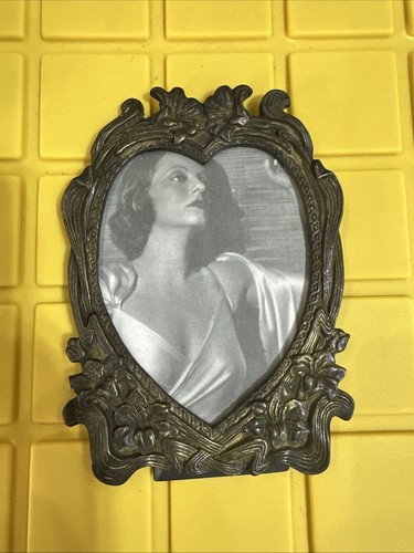 Vtg Art Noveau floral heart shaped brass picture frame by Silvestri - Picture 1 of 4