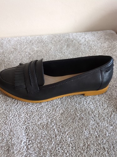 Clarks Black Leather Women's Loafers Size 5.5 E Wide Fit - Picture 13 of 15
