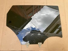 Breaking Nissan Qashqai 2014 offside rear door window glass 43R001595 