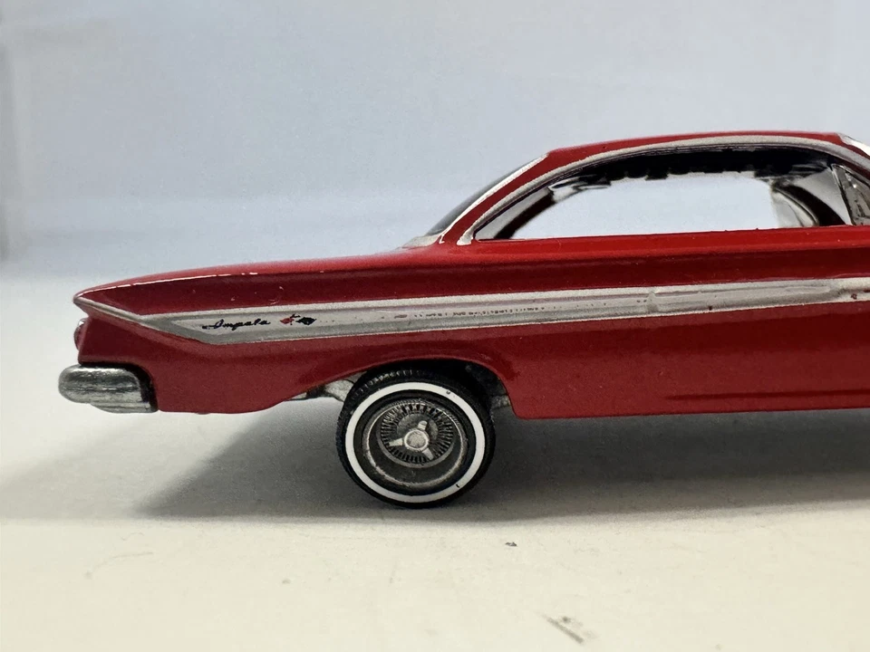 Lowrider personalizado suelto Hot Wheels Premium Fast & Furious Motor City 61 Impala Foto 3 de 4