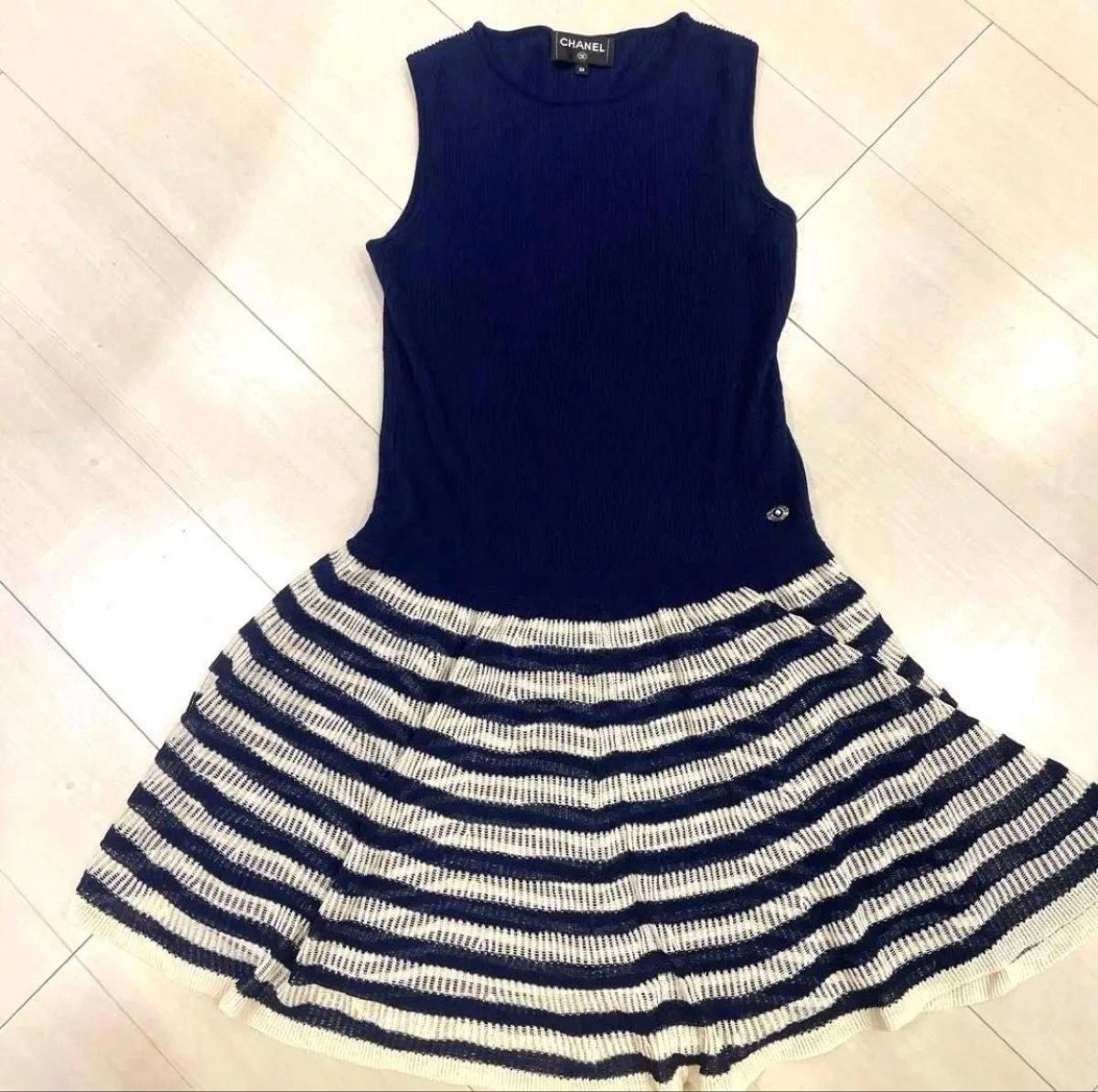 Chanel — Chanel Sleeveless Border Dress Size:36 Navy / White good condition SK1659