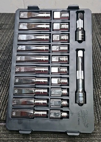 Milwaukee Tools 48-22-9487 47PC 1/2" Drive Ratchet & Socket Set with PACKOUT - Picture 4 of 9